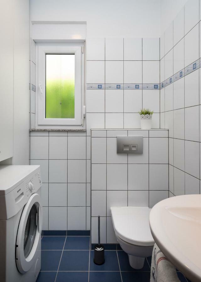 Apartments Biba Malinska Luaran gambar